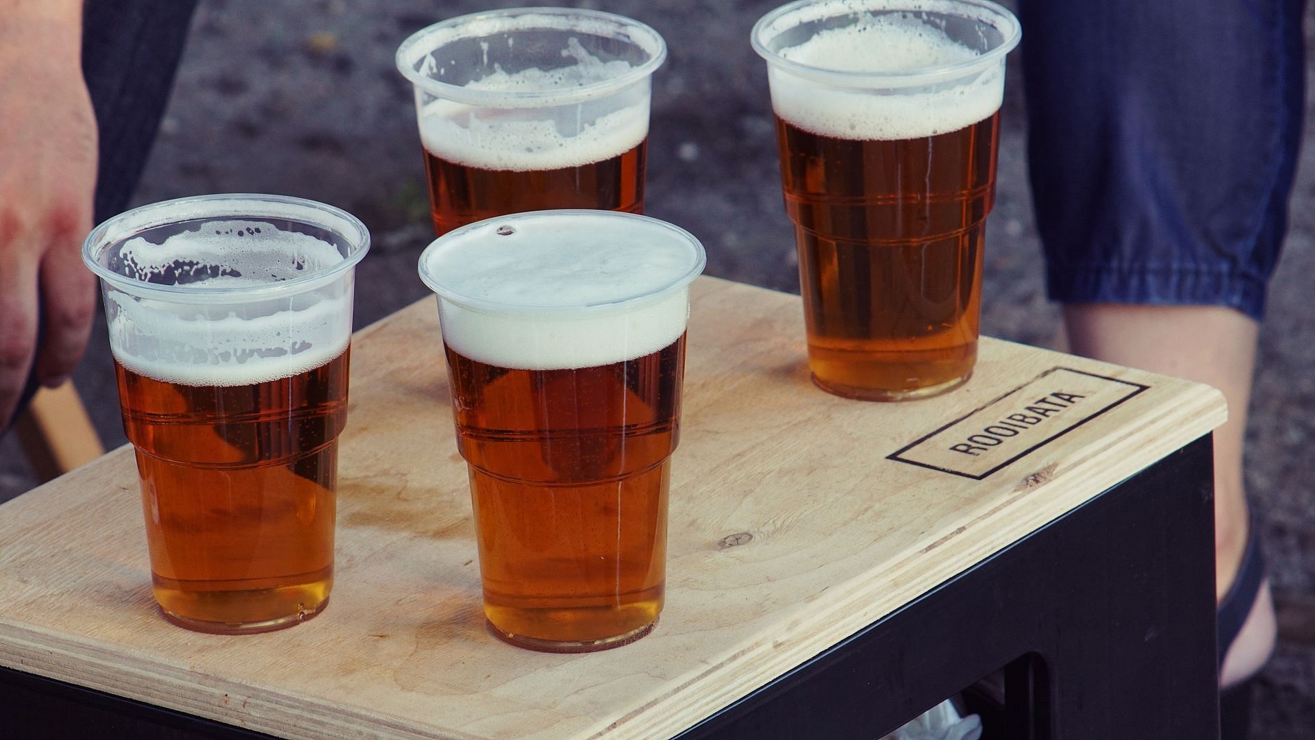 Alcohol (Image via Unsplash/Julia Nastogadka)